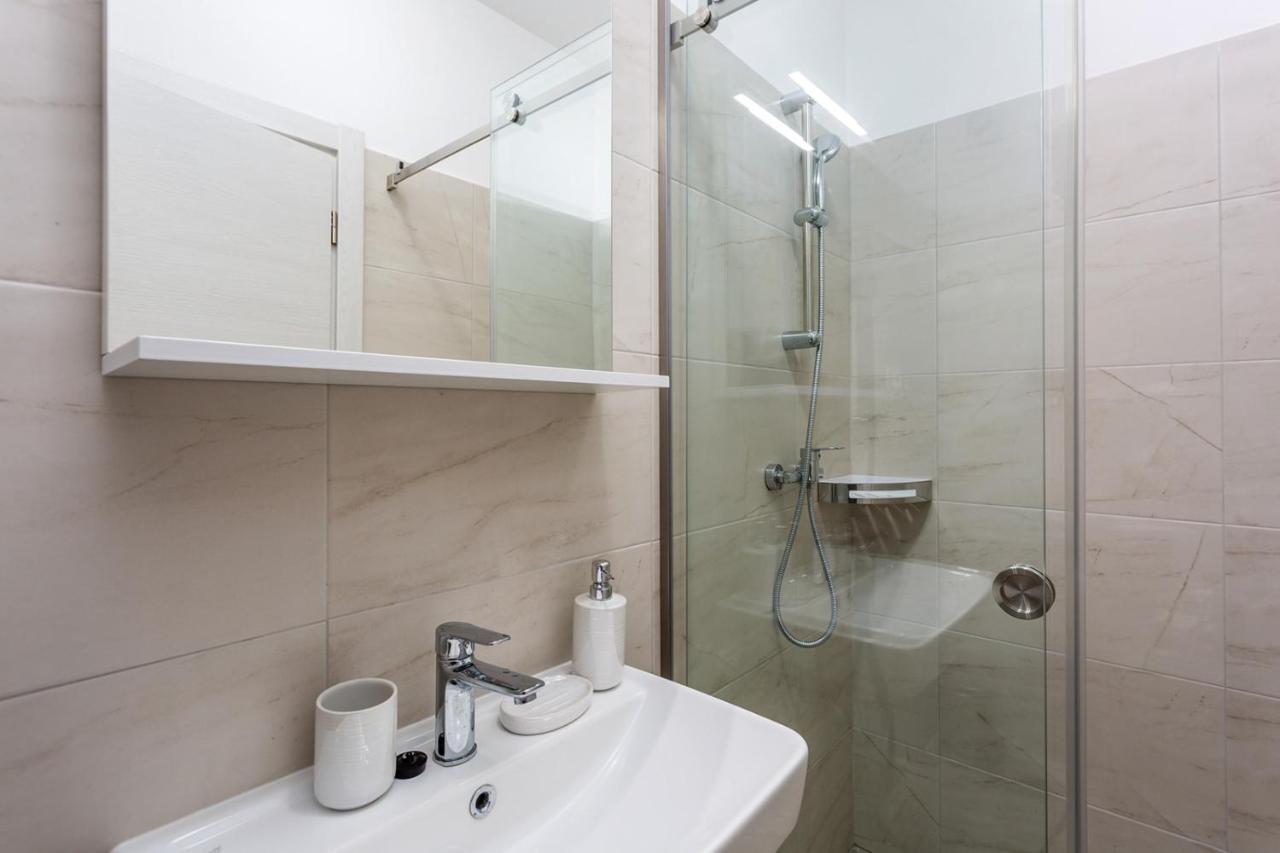 Kvarner Bay 4* - Apartments 1 & 3 Fiume Kültér fotó